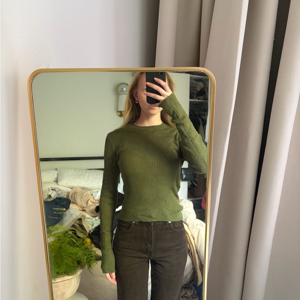 Women's Ribbed Long-Sleeve Crew Top in Olive